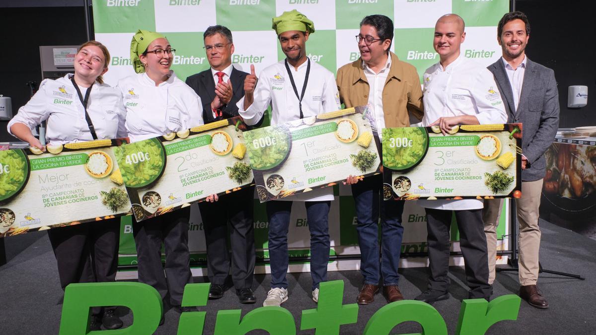 Podio del Concurso de Jóvenes Cocineros/as