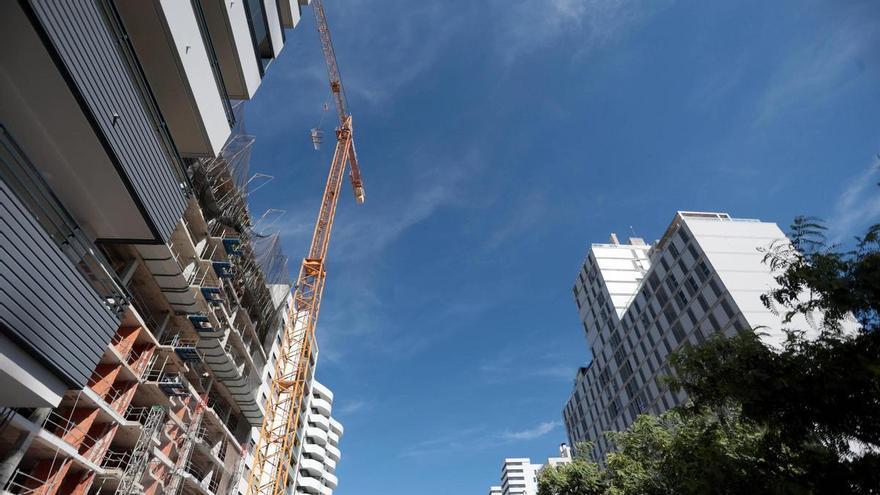 La construcción de viviendas cae un 9% en plena crisis de accesibilidad y no cubre ni la mitad de los nuevos hogares