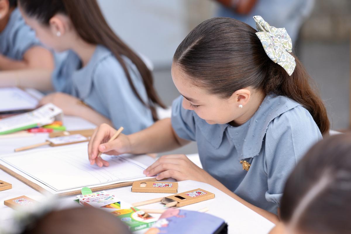 La fiesta de los falleros infantiles con el concurso de dibujo de la JCF