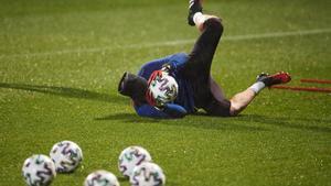 GRAFCAT072. SANT JOAN DESPÍ (BARCELONA), 21/01/2020.- El portero brasileño del FC Barcelona, Norberto Murara Neto, en la ciudad deportiva Joan Gamper durante el entrenamiento en el que el equipo azulgrana prepara su partido de Copa del Rey que mañana disputarán ante el Eivissa. EFE/Alejandro García.