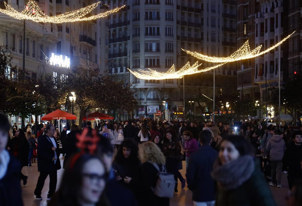 València se prepara para la Nochebuena: Llenazo en el Mercado Central y en el centro