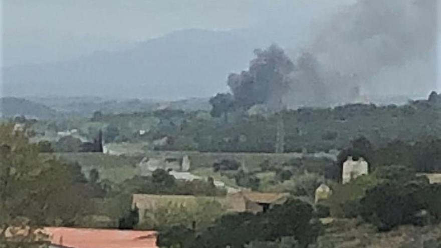 La columna de fum generada per l&#039;incendi.