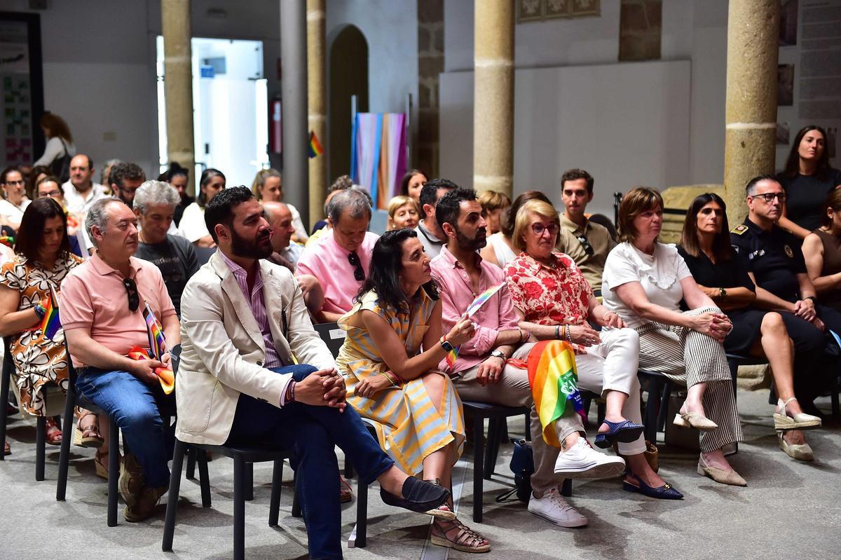 Fotogalería | Acto institucional del Orgullo LGBTI+ en Plasencia