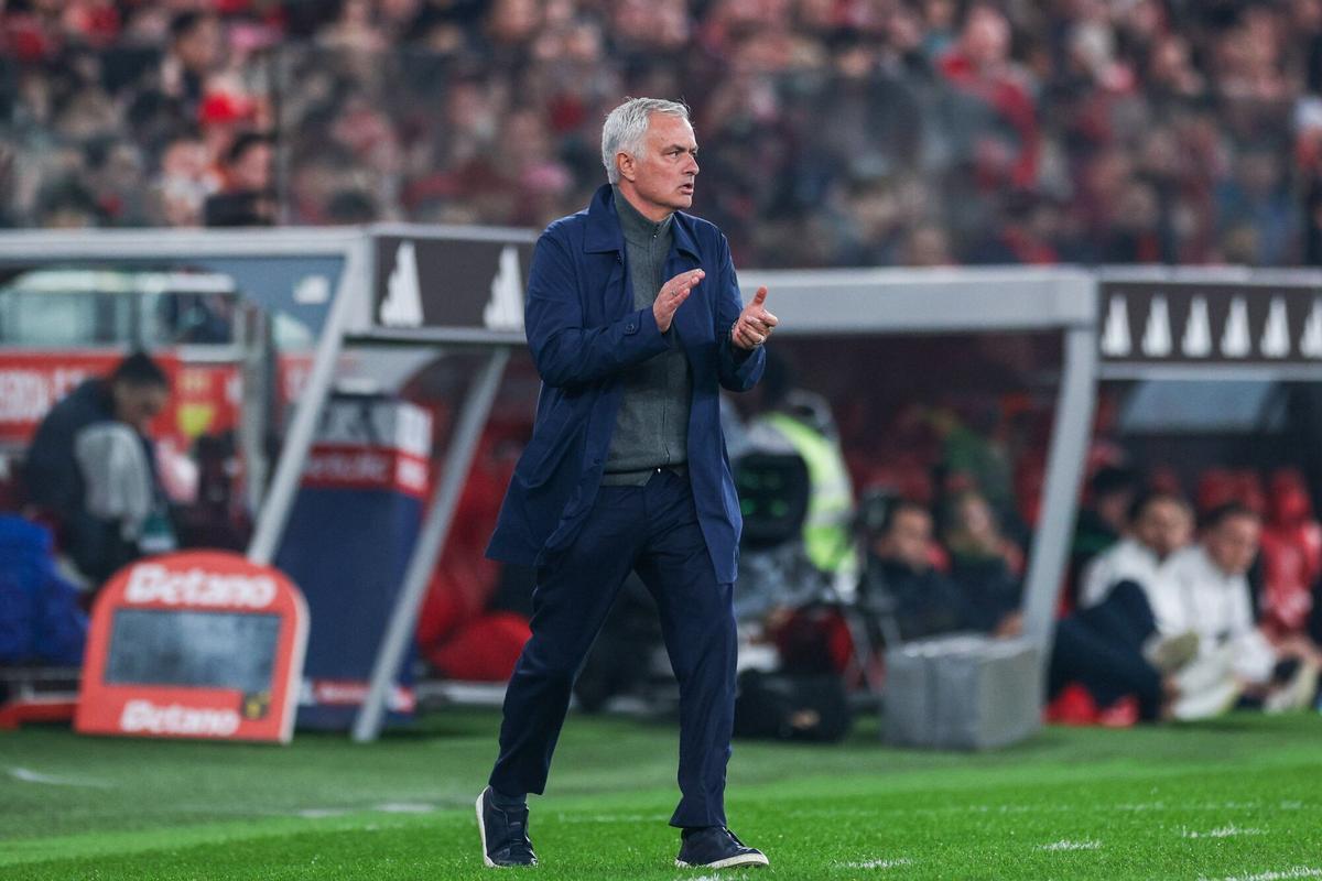 Jose Mourinho en el partido entre el Benfica y el Estrela da Amadora