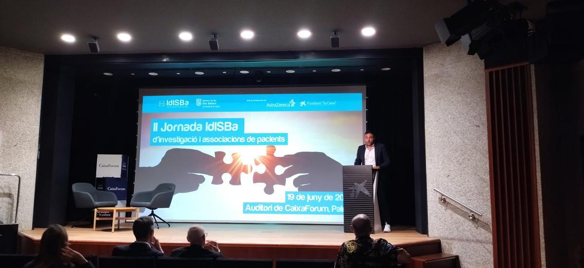 El subdirector de Humanización del IB-Salut, Gabriel Rojo, inauguró ayer la II Jornada de Investigación y Asociaciones de Pacientes del Idisba.