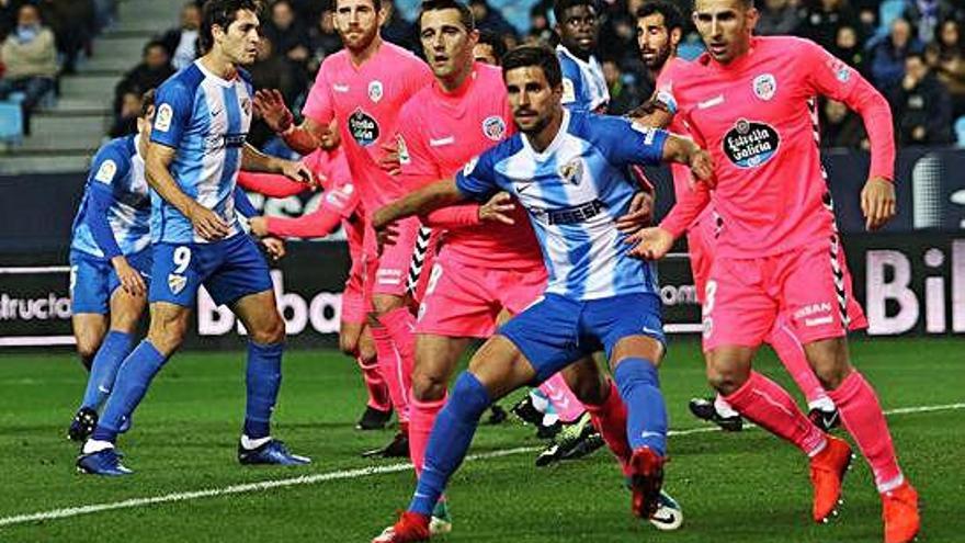 Gerard Valentín, a la derecha, en el partido del Lugo en Málaga.