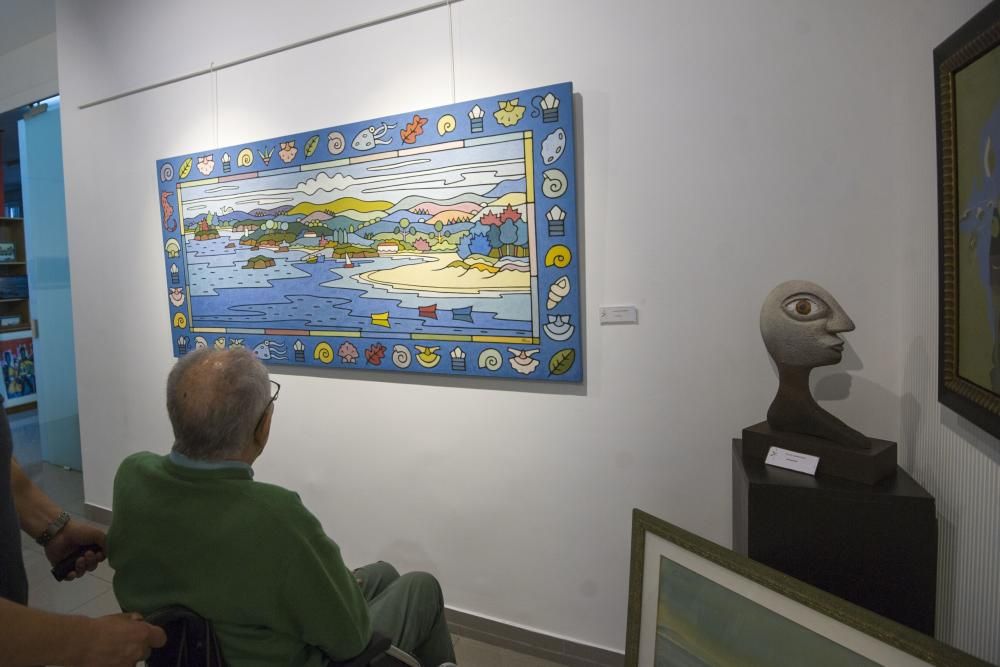 Más de 70 artistas de Galicia comparten su pintura y escultura en la galería Xerión, que recuerda a Alfonso Abelenda con una muestra individual.