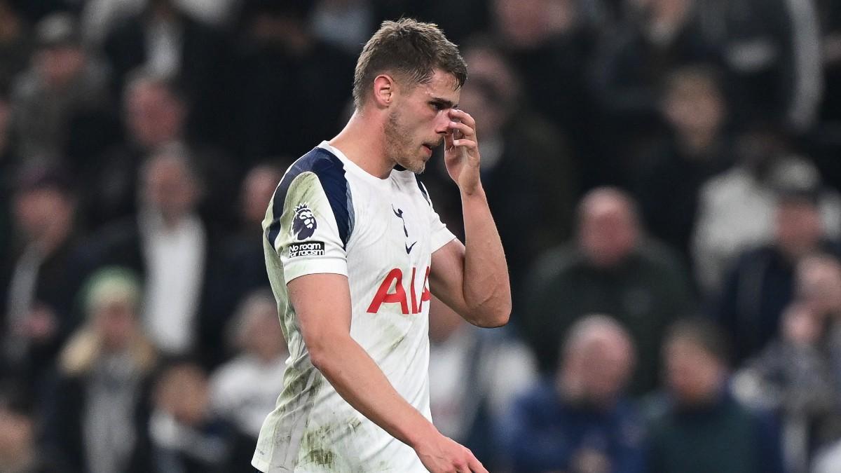 Micky van de Ven, pretendido por el Barça, cometió un error infantil en el Tottenham-Crystal Palace