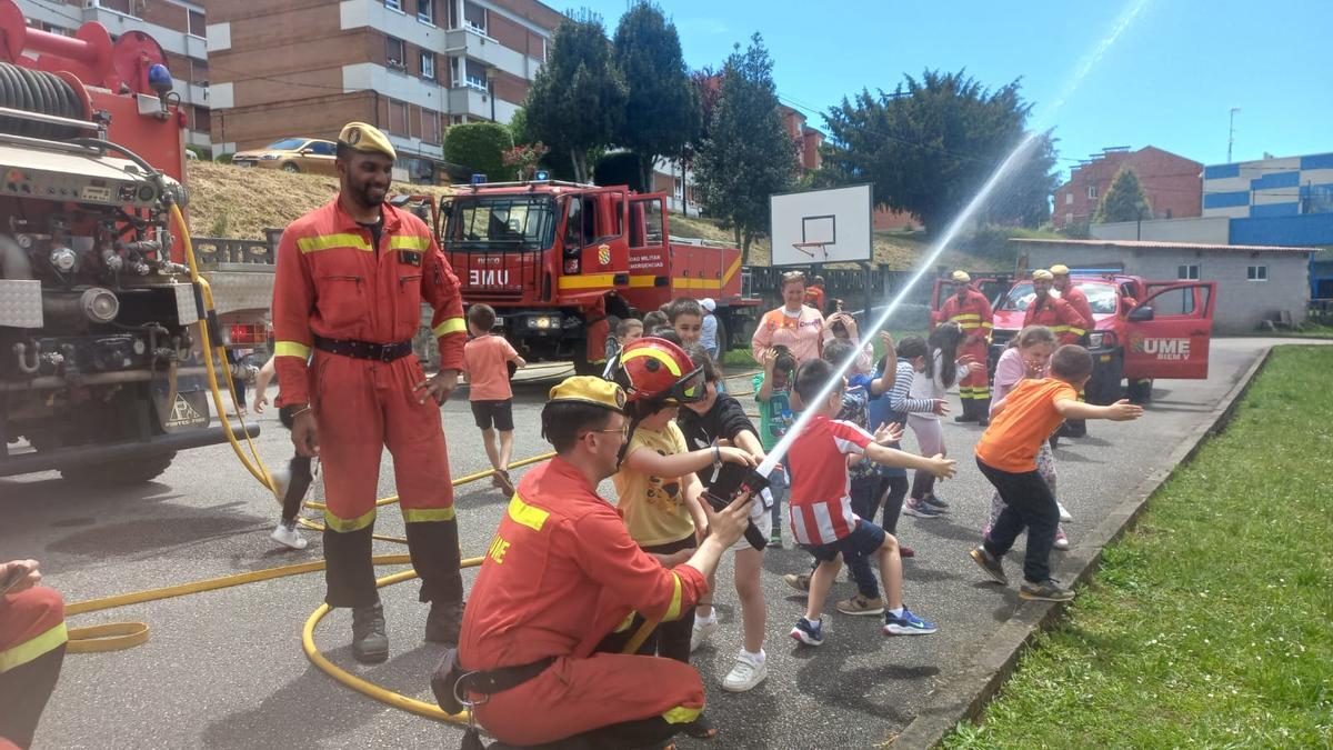 Los escolares durante la exhibición.