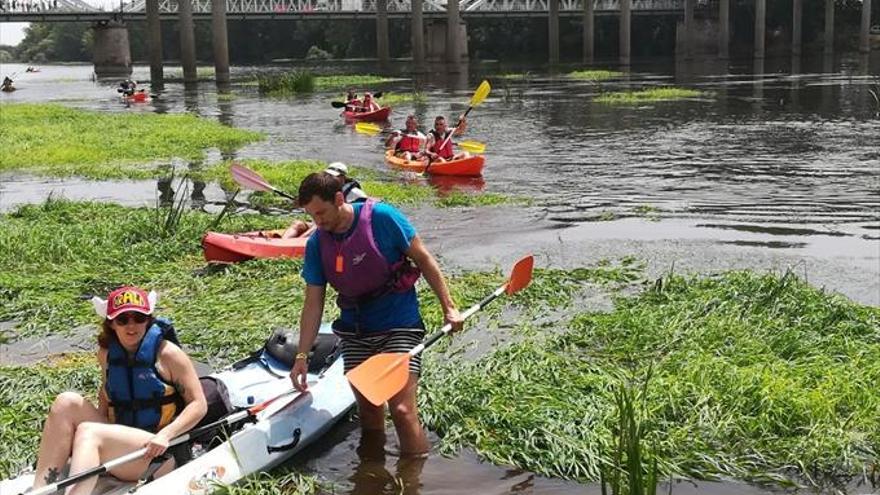 400 personas participan en el descenso del Alagón