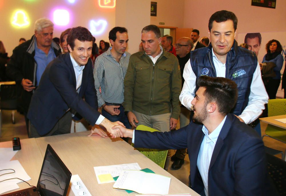 Pablo Casado arropa al líder de los populares andaluces, Juanma Moreno, en un acto en el Polo de Contenidos Digitales de Tabacalera al que también han acudido Elías Bendodo, Francisco de la Torre y Es