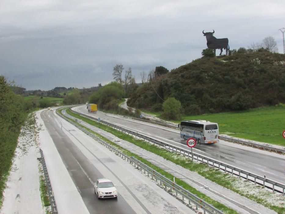 Impresionante granizada en Llanes