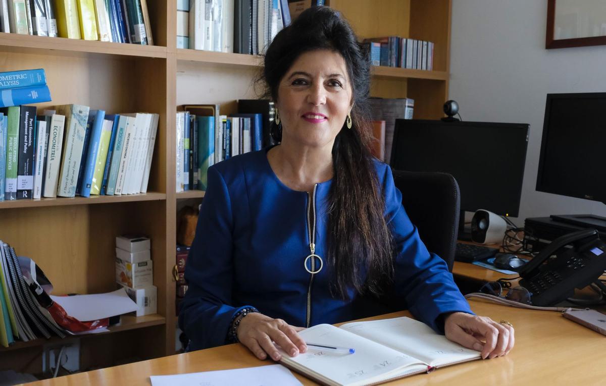 Lourdes Trujillo este viernes en su despacho de la Universidad de Las Palmas de Gran Canaria (ULPGC).  | |