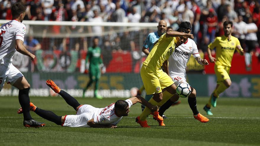 Imagen de archivo de un partido entre el Sevilla y el Villarreal. /El Correo