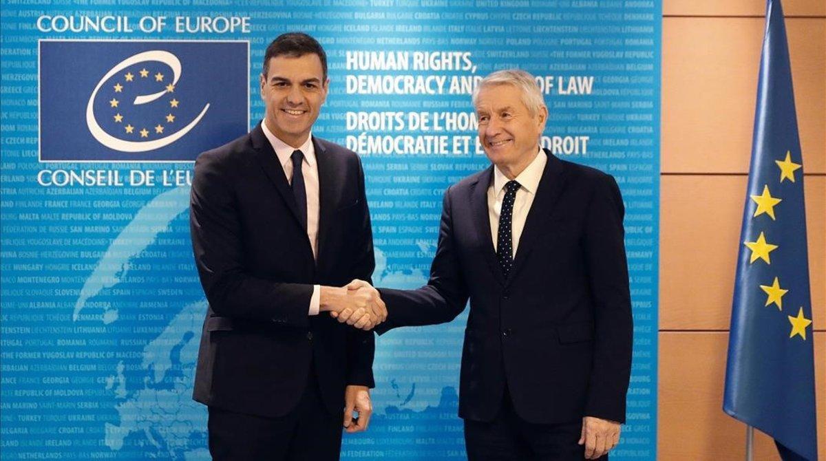 Pedro Sánchez y el secretario general del Consejo de Europa, Thorbjorn Jagland, en Estrasburgo.