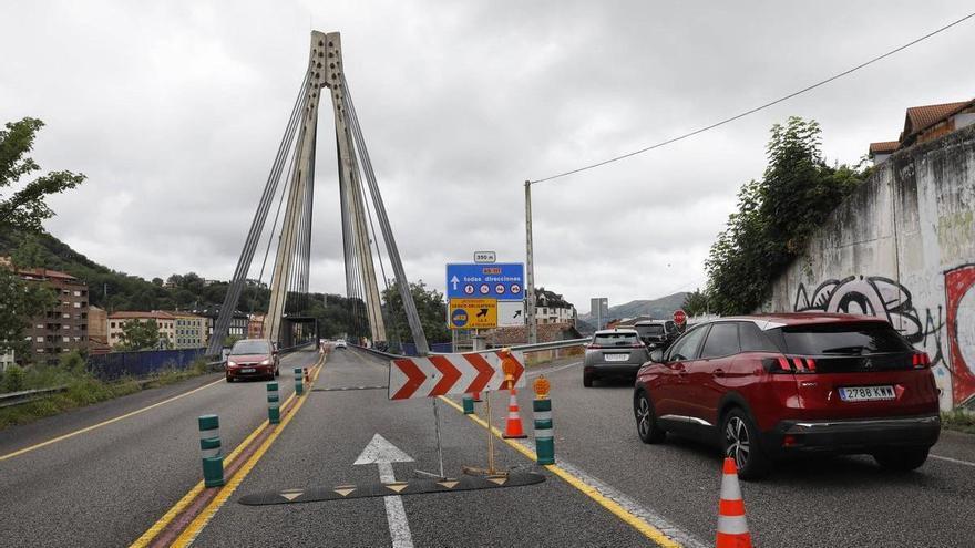 Repunta el tráfico en el Corredor del Nalón, donde los conductores empiezan a circular a menor velocidad media