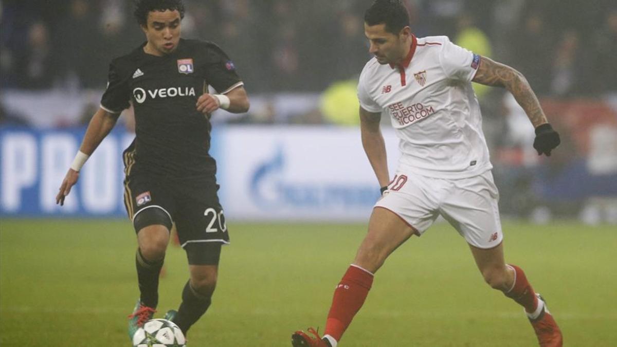 Vitolo, desafiando a Rafael en una acción del partido de este miércoles