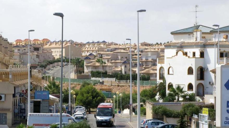 Orihuela: Una promotora indemnizará a una comunidad con 4,5 millones por ubicar la piscina del residencial en suelo público