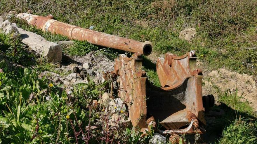 El cañón que está en Castiñeiras, a la espera de restauración.   | // S.Á.