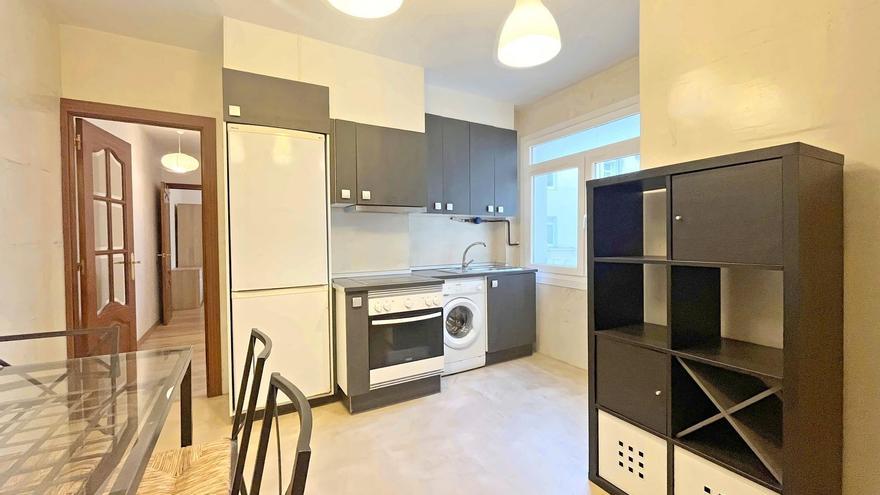 Chollazo inmobiliario en A Coruña: se vende por menos de 90.000 euros un piso de dos habitaciones