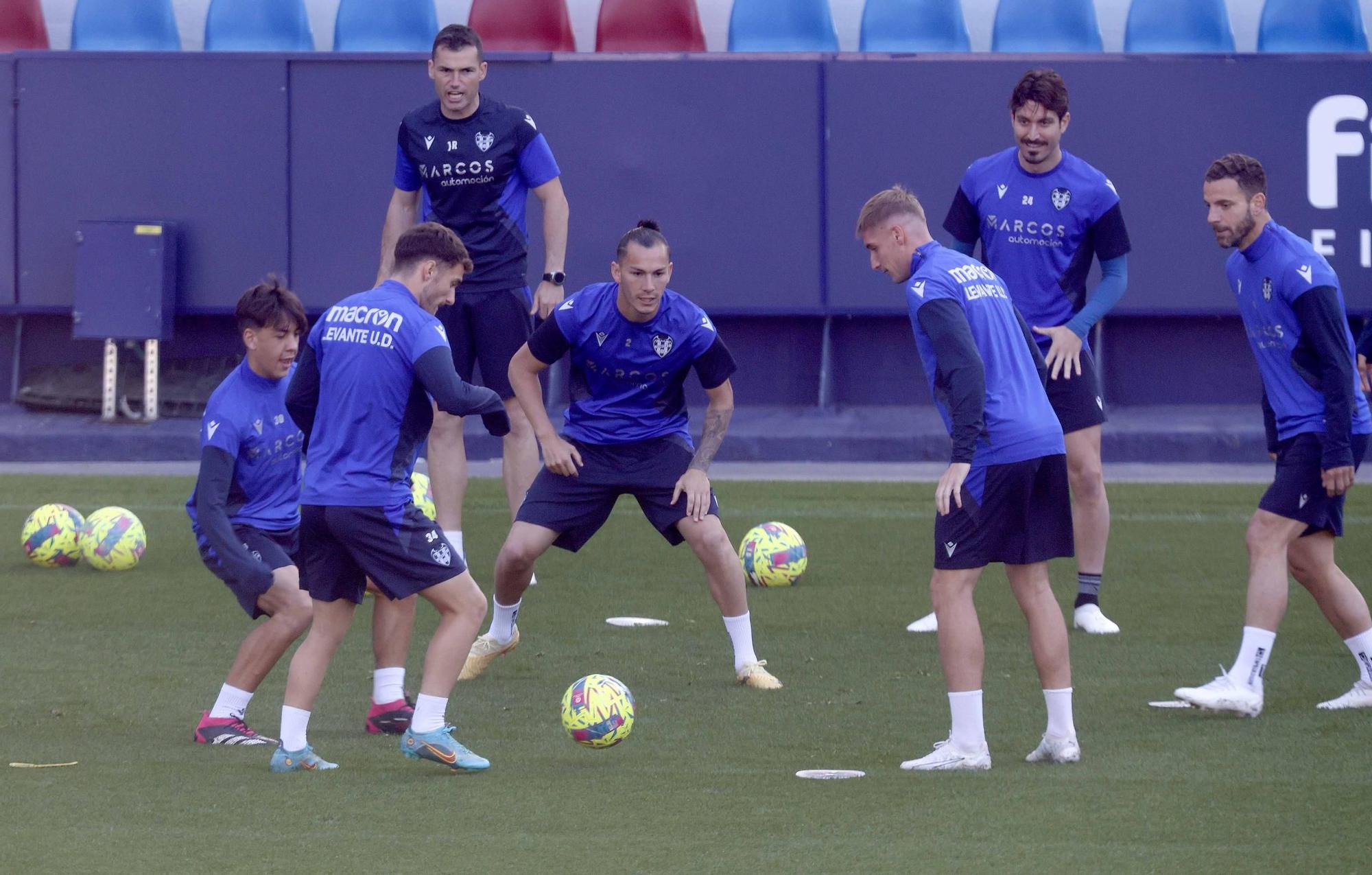 Sesión de entrenamiento del Levante UD