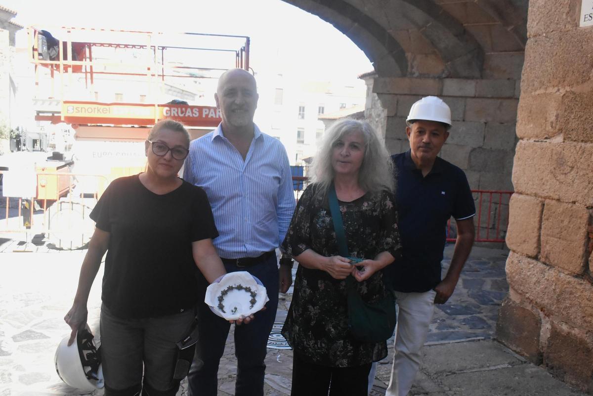 Galería | Así es la pequeña corona de la Virgen del Arco de la Estrella de Cáceres
