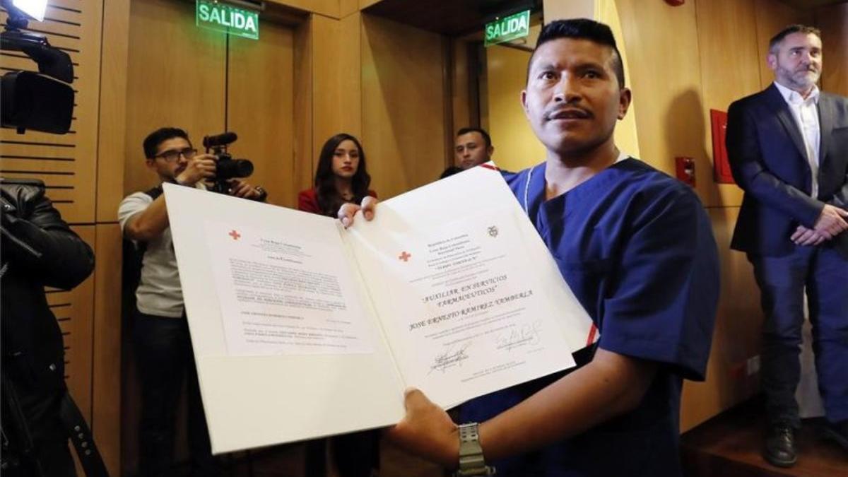 colombia-exguerrilla-diplomas