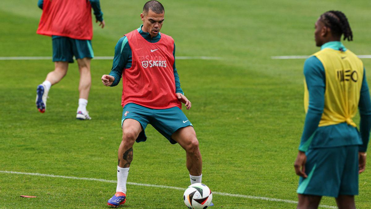 Pepe, entrenando con Portugal