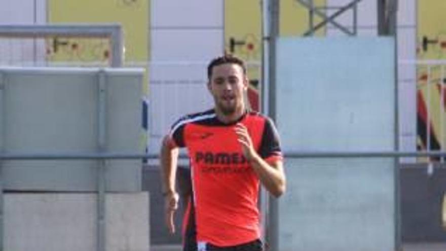 Adrián Riera en un entrene del filial amarillo.
