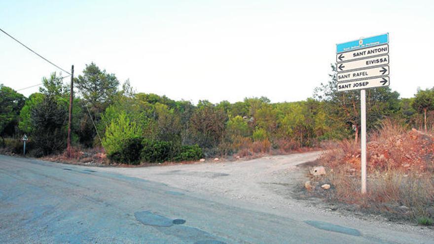 Camino de Benimussa, en Sant Antoni (Eivissa), donde fue hallado el cadáver de ´Carlos´.