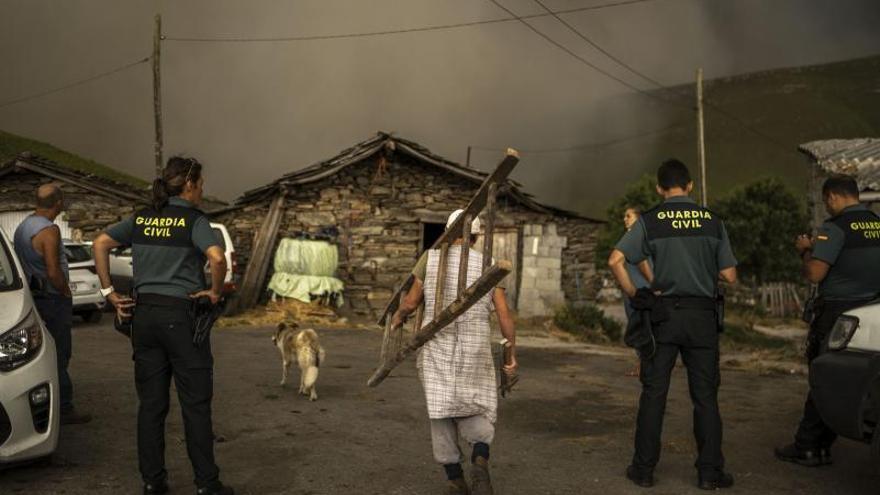 En As Taboazas, en Chandrexa de Queixa, el fuego del Macizo Central estuvo cerca.