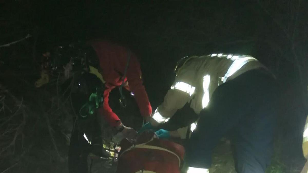 Imatge del rescat de l'excursionista ferit a Esparreguera