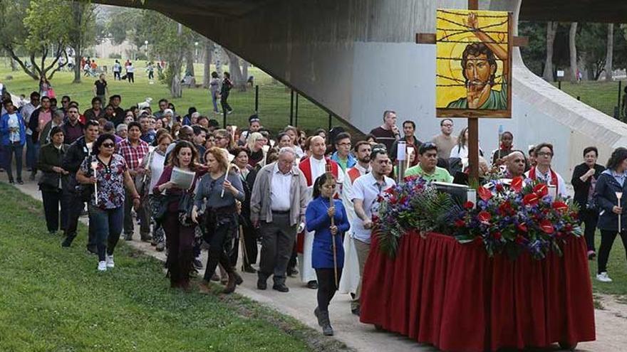 El Jardín del Túria acoge el «Vía Crucis de los pueblos»