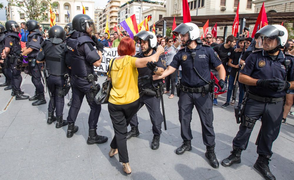 Tensión entre partidarios y detractores del referéndum en Alicante