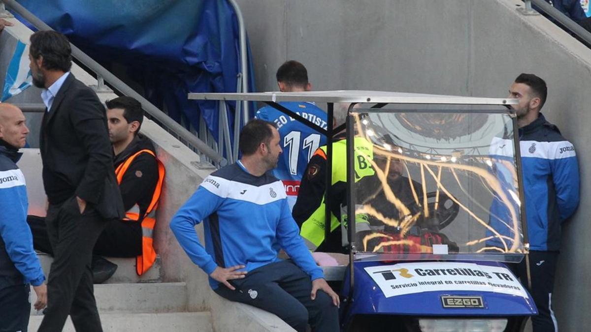 Baptistao saliendo lesionado del encuentro ante Valencia