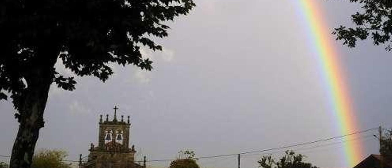 Iglesia y casas en Taboada. // Bernabé/J. Lalín