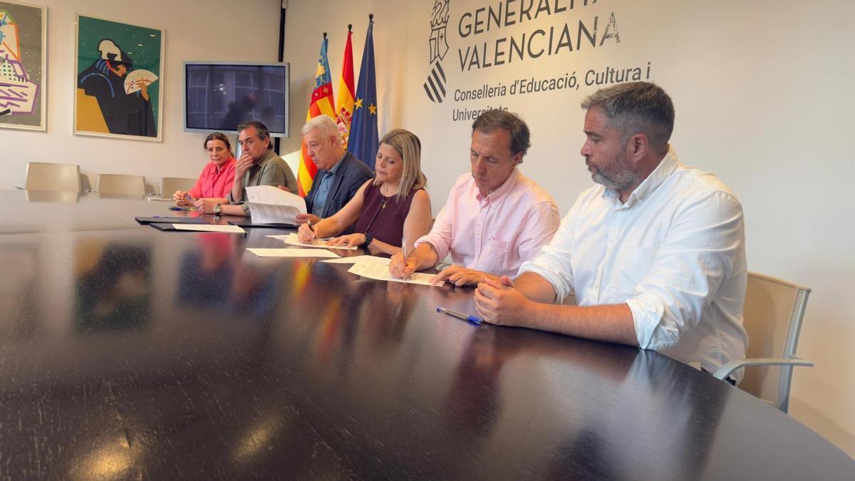 Educación logra un "microacuerdo" por los salarios de los profesores con CSIF y ANPE y rompe el bloque sindical