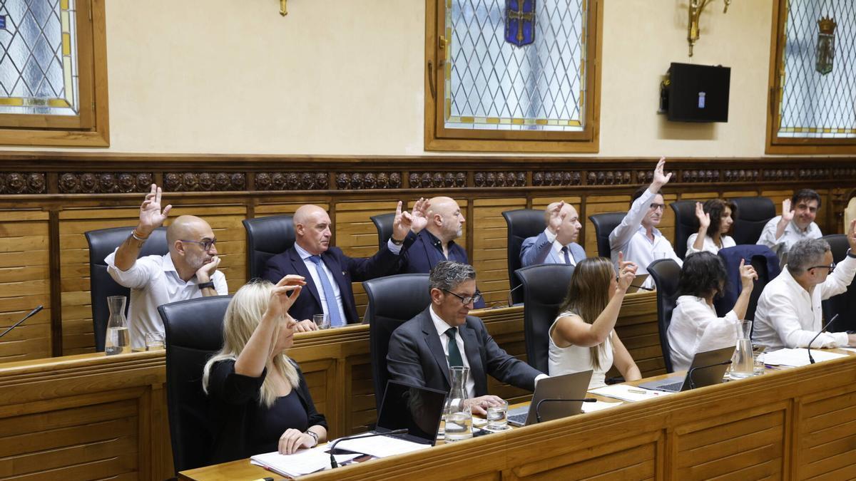 El Pleno municipal de Gijón del mes de agosto, en imágenes