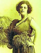 María Llàtzer, cantante lírica. Considerada una diva a principios del siglo XX.