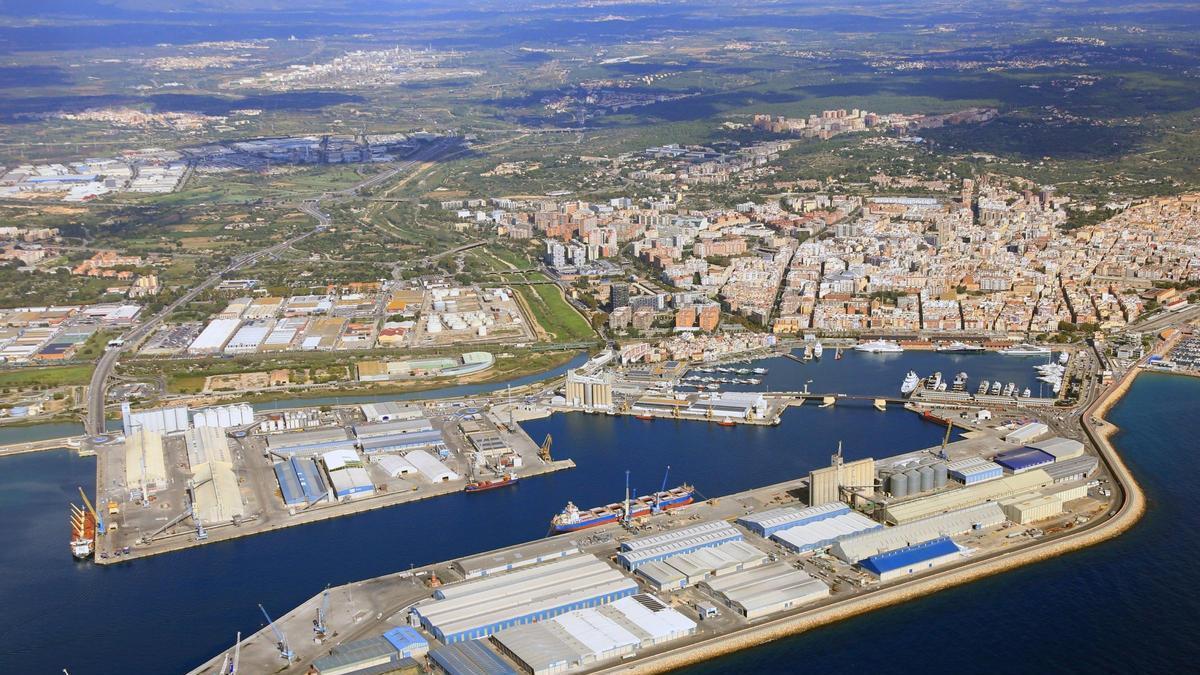 Archivo - Vista aérea del Port de Tarragona
