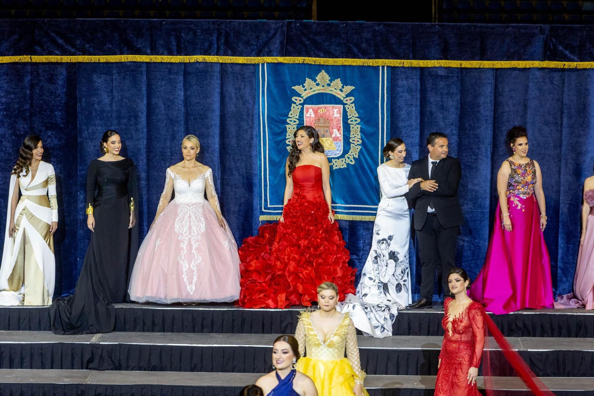 Las candidatas adultas a Bellea del Foc toman el Rico Pérez