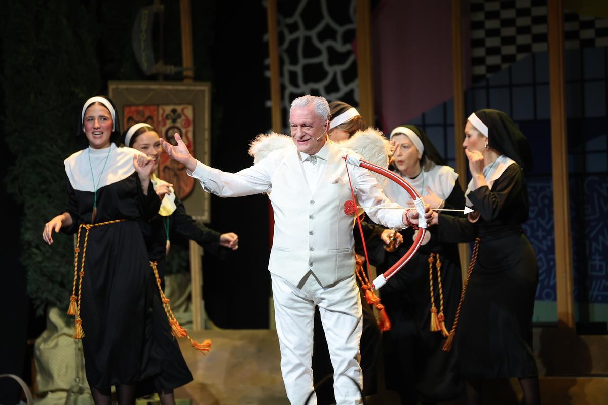 Santiago Ballester hace un cameo en la presentación de Na Jordana