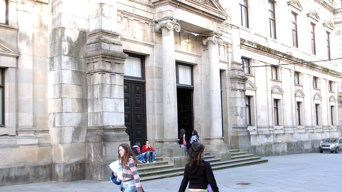 Entrada del edificio de la facultad de medicina de la USC en Santiago