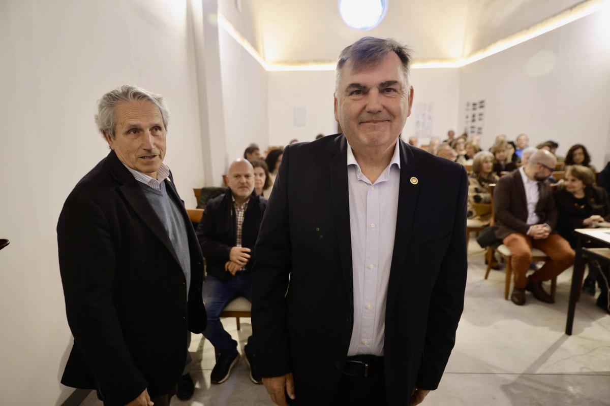 La charla del doctor Francisco Vizoso en la capilla de San Esteban del Mar, en imágenes La charla del doctor Francisco Vizoso en la capilla de San Esteban del Mar, en imágenes