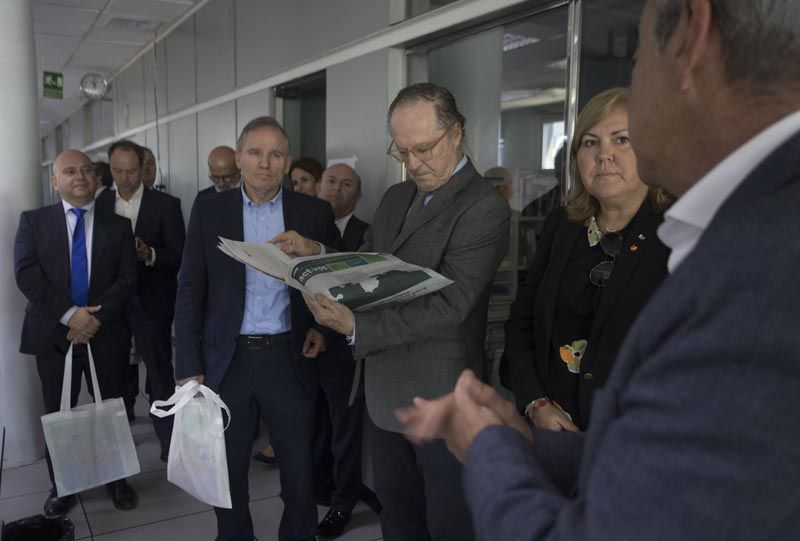 Representantes de la CEV visitan el diario Levante-EMV y asisten a la charla del consejero delegado de Prensa Ibérica Aitor Moll