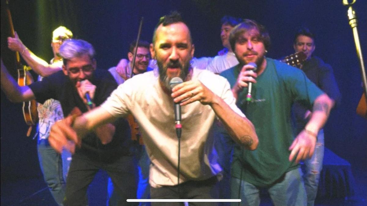 Dival du Don y el Duende Callejero en el videoclip de la nueva versión de 'Vuelo'.