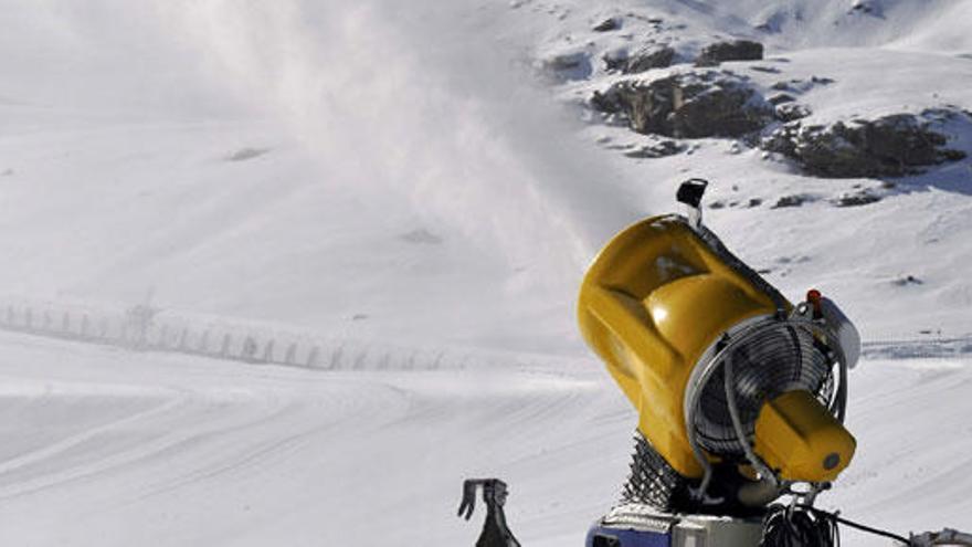 Una máquina trabaja en Sierra Nevada