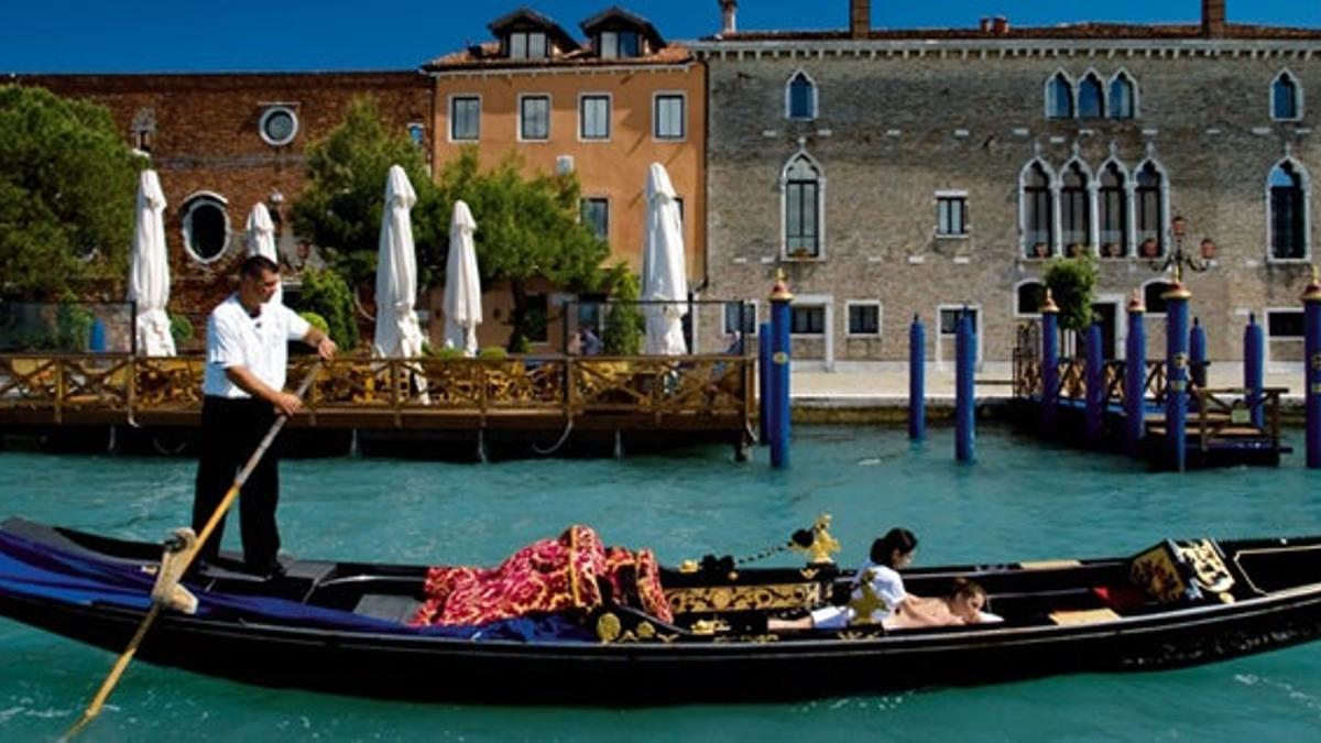 Masajes en góndola con el hotel Cipriani de Venecia