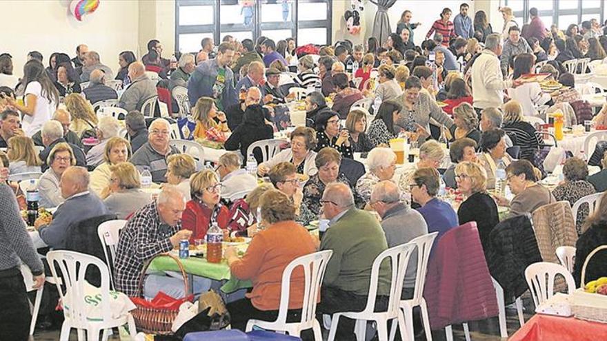 Moró celebra con una multitudinaria paella su segregación de Vilafamés