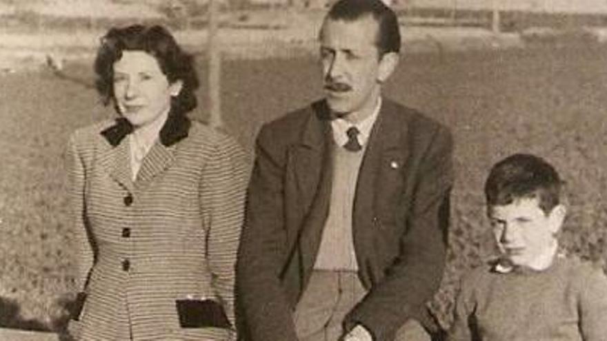 Orts a Oliana amb el seu marit i el seu fill gran, l&#039;any 1950